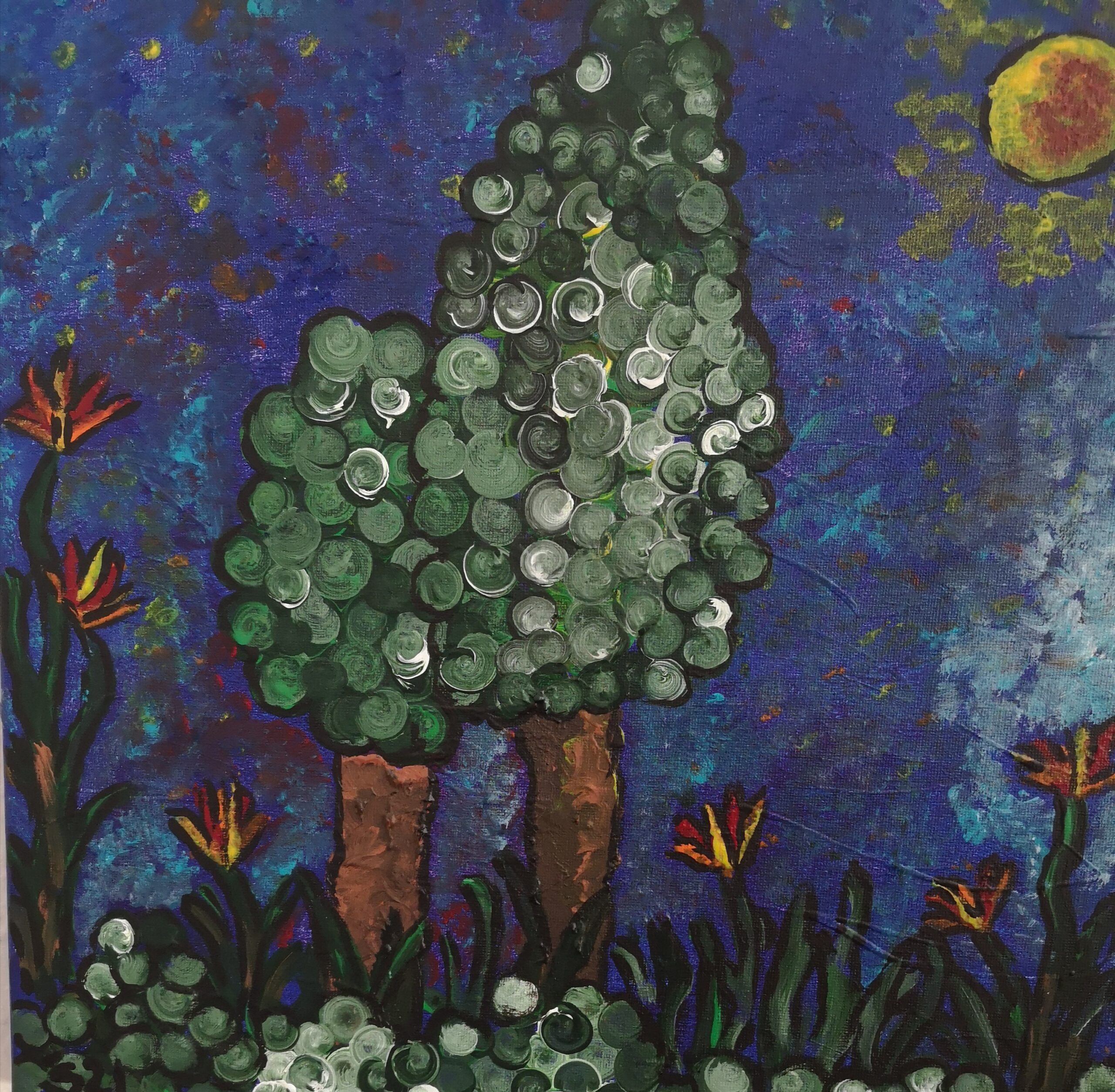 Bild mit zwei Bäumen und blühenden Blumen vor dunklem Himmel mit einem Mond