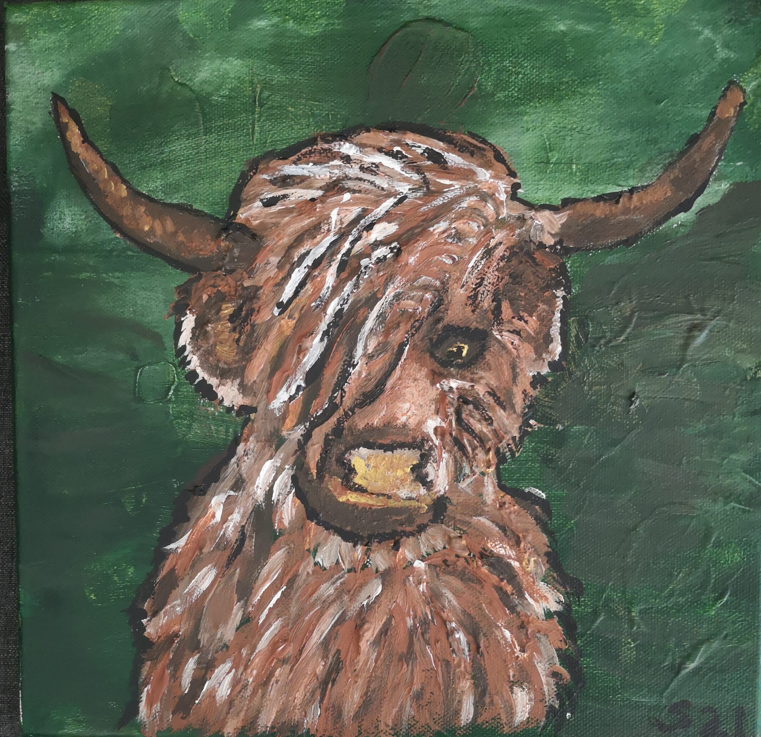 Bild eines braunen Büffelkopfs vor grünem Hintergrund