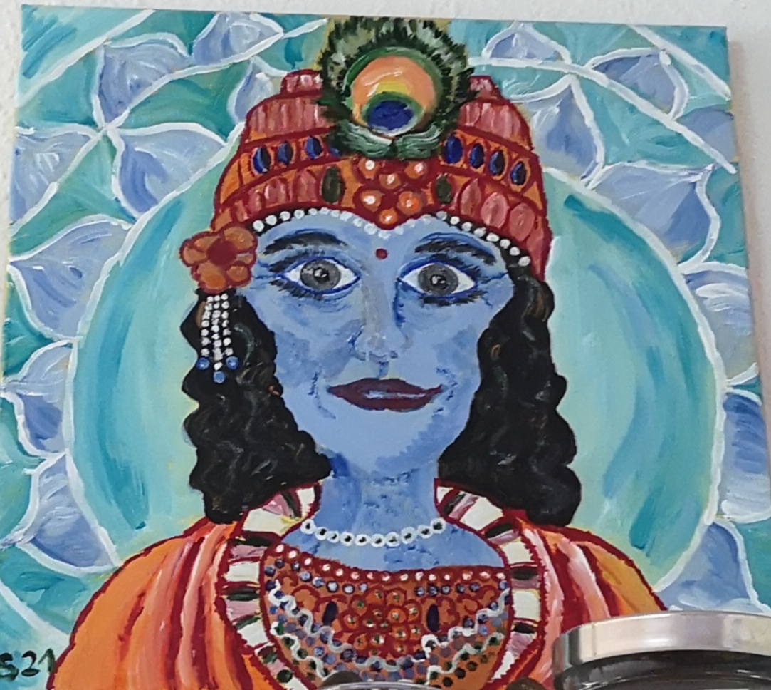 Bild von Krishna auf türkisblauem Hintergrund mit Ornamenten