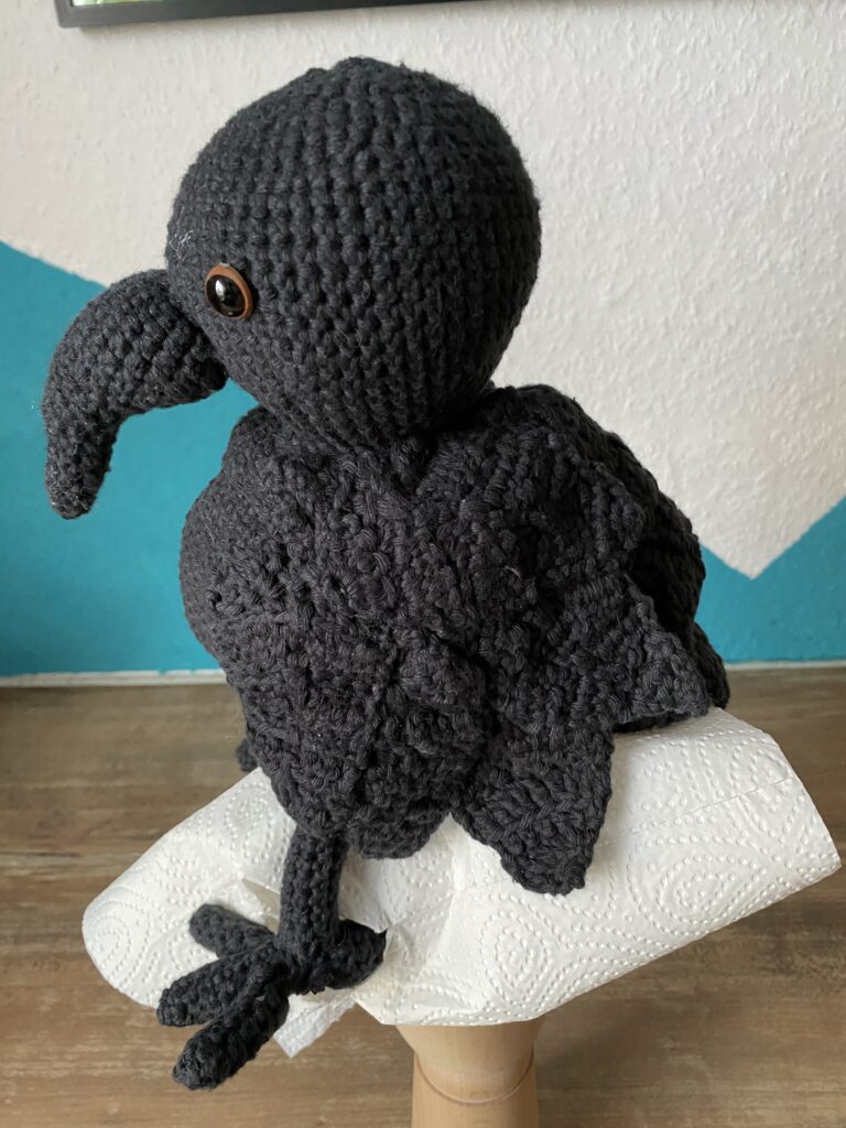 Gehäkelter Rabe linke Seite